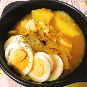 ソトアヤム（鶏肉と野菜の具沢山スープ）
